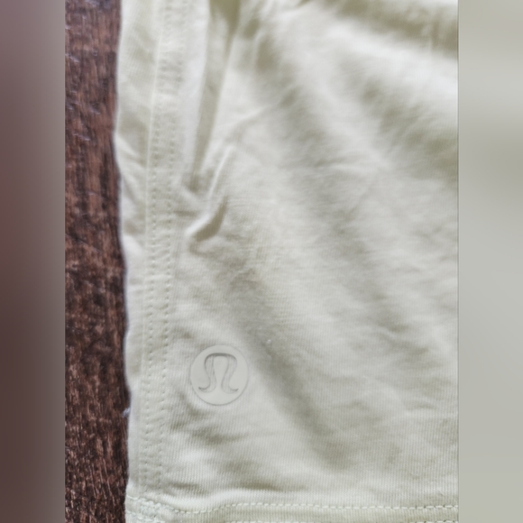 Lululemon crop top size 4 dewy - Picture 4 of 5